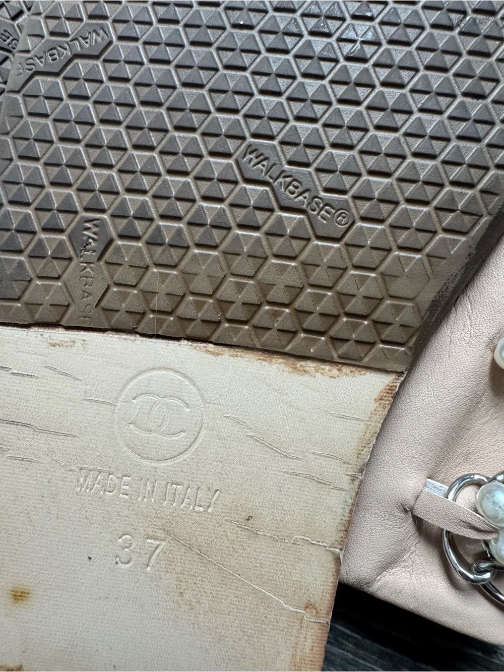 Chanel interlocking CC Logo Quilted Pearl & Chain Slide Sandals Sz 37